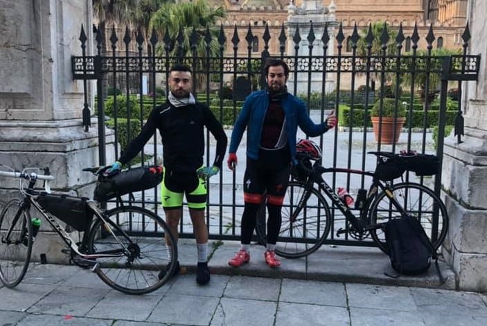 Periplo della Sicilia, la grande sfida di Marco e Antonio: "Un piccolo gesto regala sorrisi"