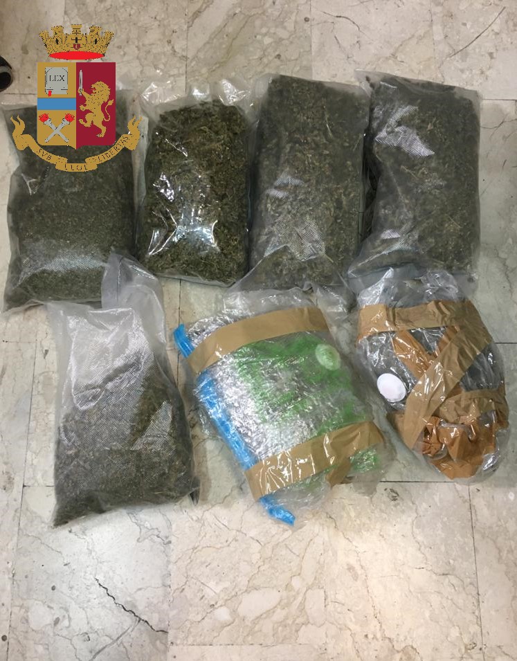 Blitz antidroga, sequestrati oltre 3 chili di marijuana