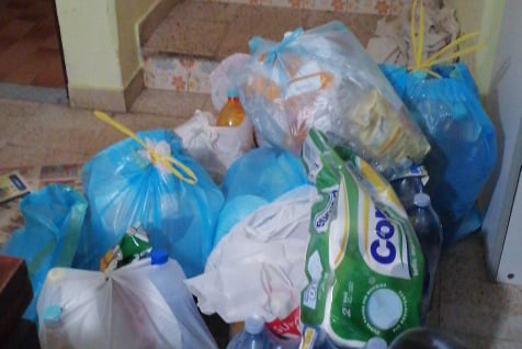 Covid, sommersi di rifiuti in casa: un nuovo dramma