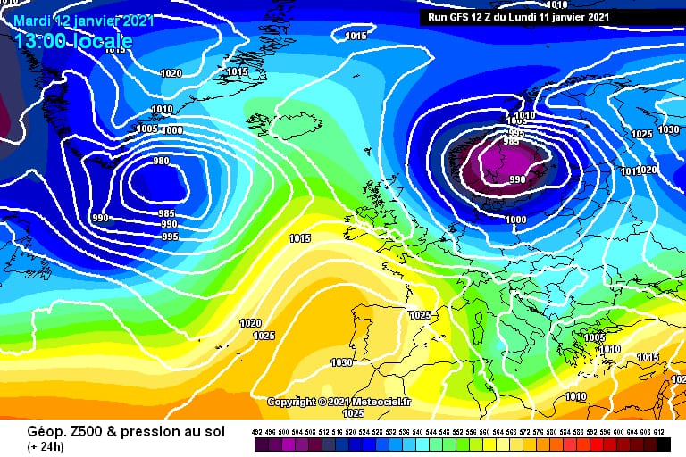 Meteo, oggi piovaschi e qualche temporale. Possibile freddo pungente nel weekend
