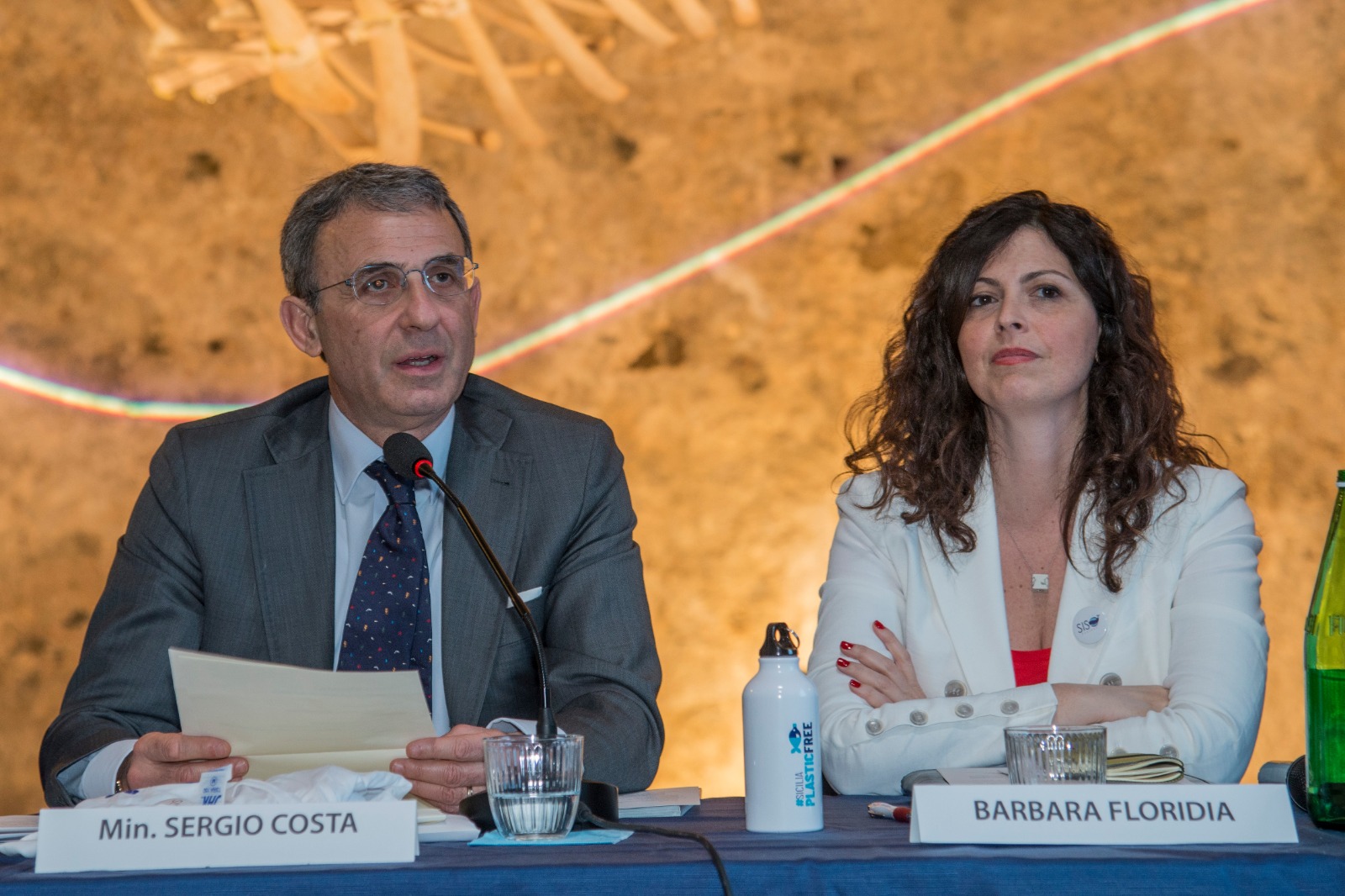 Stretto "pattumiera", arrivano le navi antinquinamento del Ministero