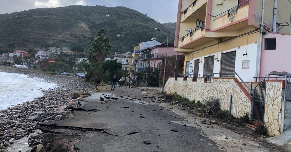 Erosione, corsa contro il tempo per salvare Caronia Marina