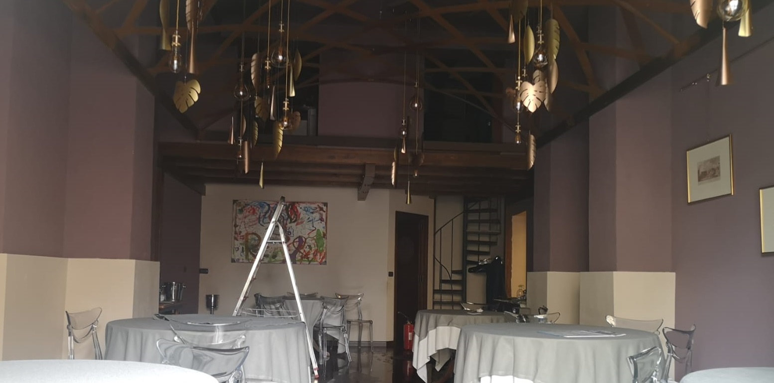 Principio d'incendio nel sottoscala di un ristorante del centro