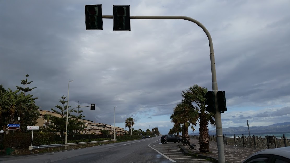Santa Margherita: scende la pioggia ed i semafori sulla Ss 114 vanno in tilt