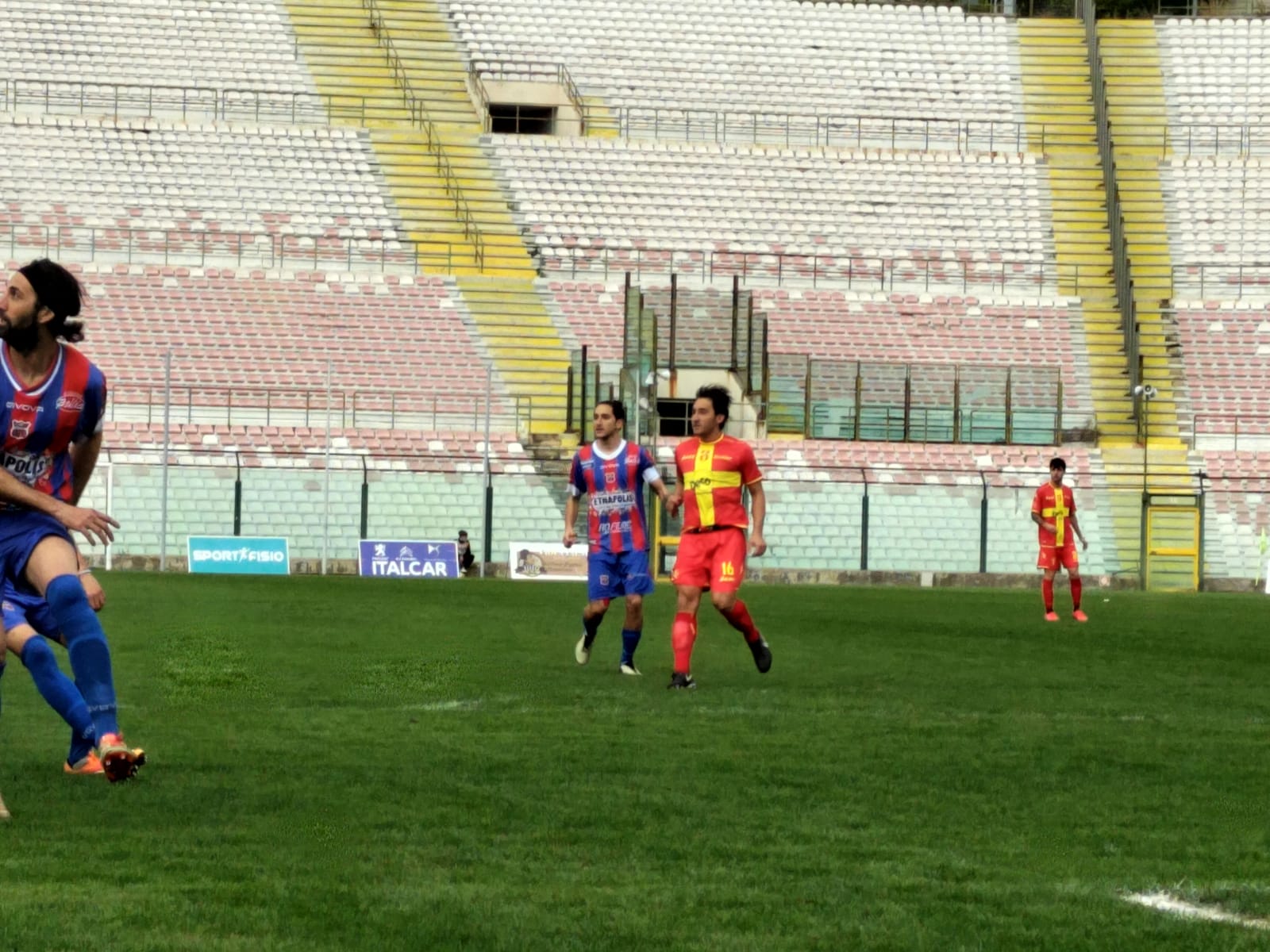 CALCIO SERIE D – ACR Messina rifila 3 reti al Ragusa. FC Messina sullo 0-0 a Paternò