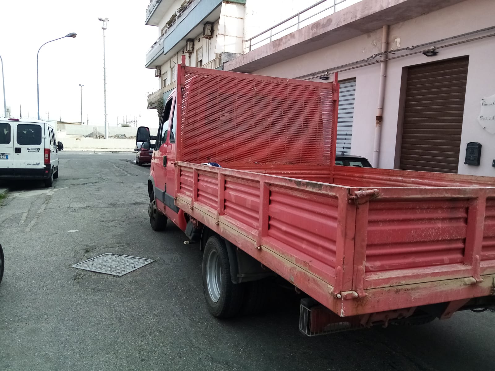 Filmato mentre scarica rifiuti alla Zir: denunciato. VIDEO