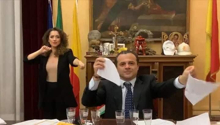 Farsa dimissioni, De Luca ha trattato i messinesi come "asini volanti"