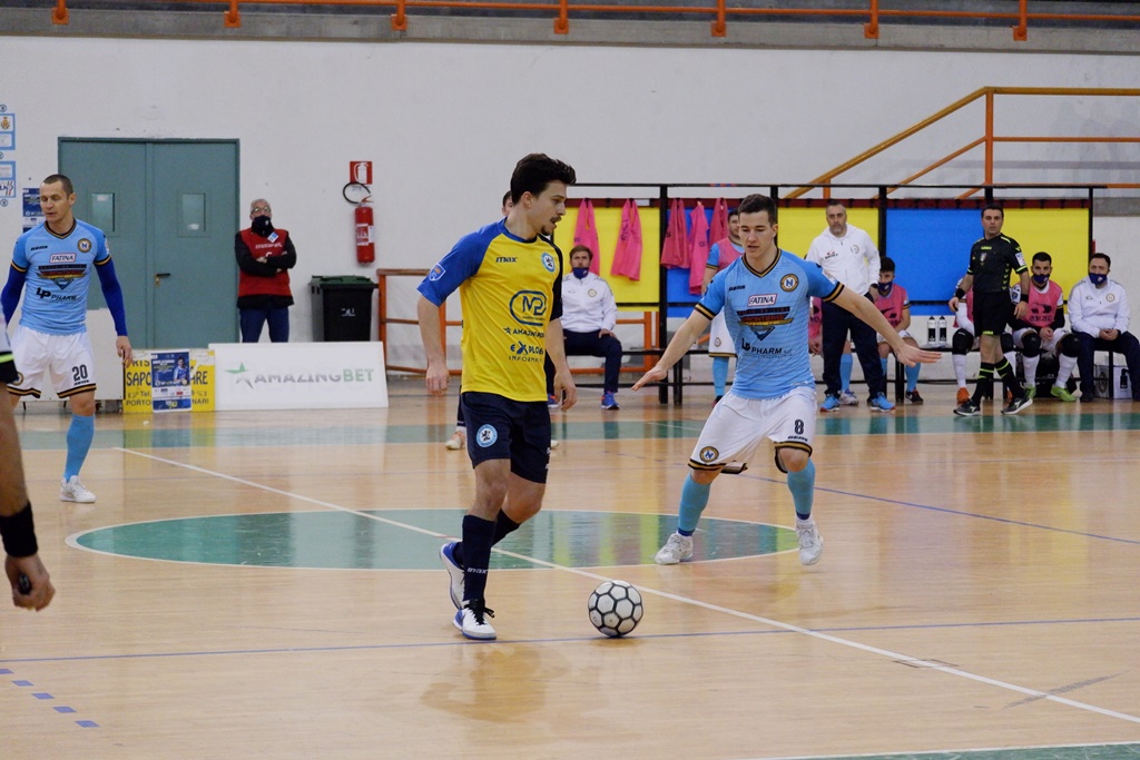 CALCIO A CINQUE – La capolista Napoli espugna il "PalaRescifina" domando la Siac Messina