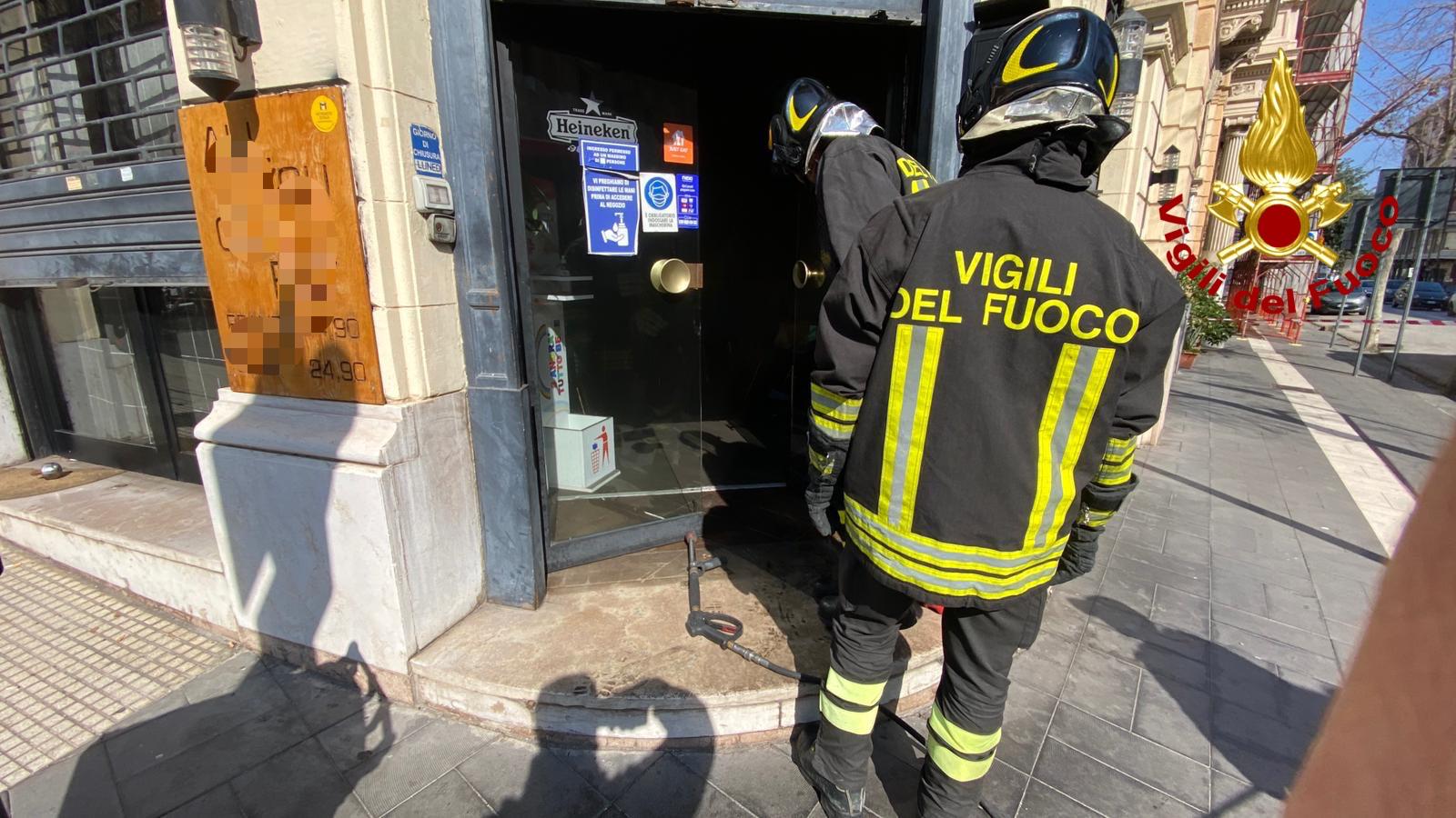 Corso Cavour, principio di incendio in un ristorante