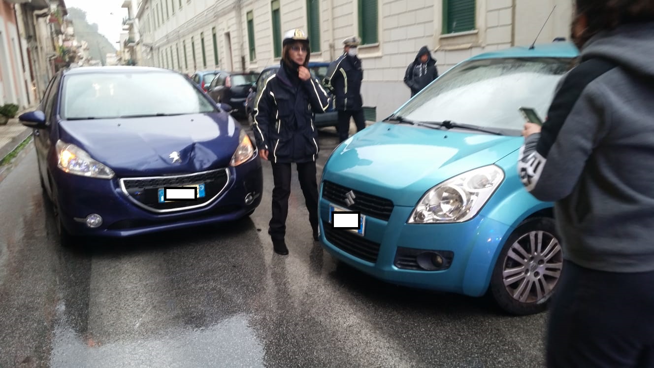 Alì Terme, manovra azzardata provoca incidente stradale