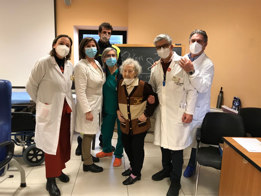 Boom di vaccinazioni al Papardo, immunizzata una donna di 99 anni