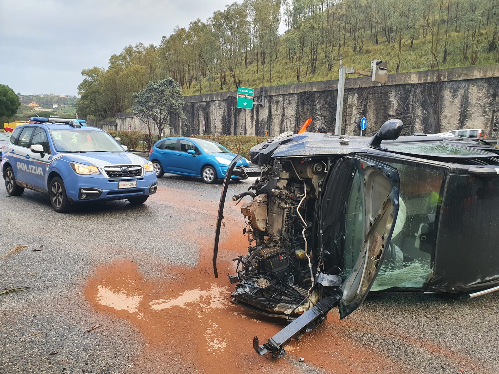 Tangenziale: auto si ribalta e viene investita da mezzo in transito