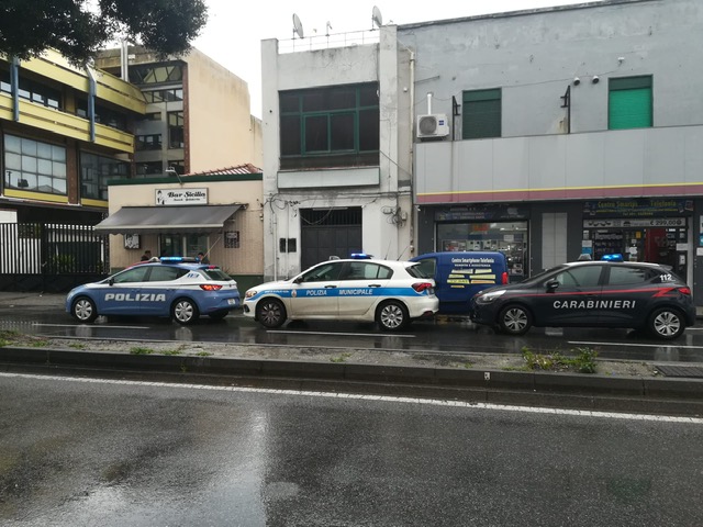 Sala biliardo aperta in via La Farina, sanzionati titolare e avventori
