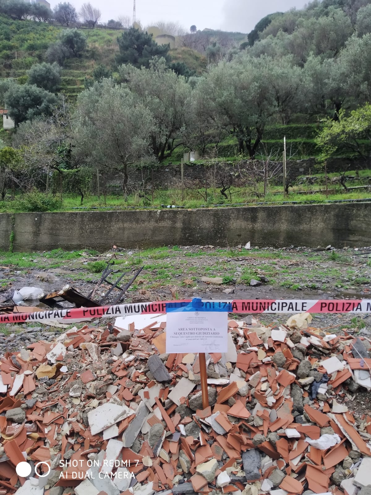 Rifiuti accatastati nei torrenti: raffica di sanzioni