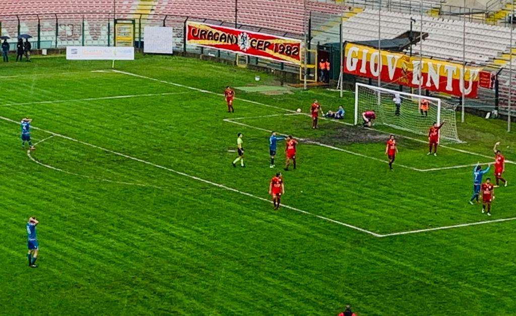 CALCIO SERIE D – Aliperta premia l’Acr Messina dopo un primo tempo combattuto