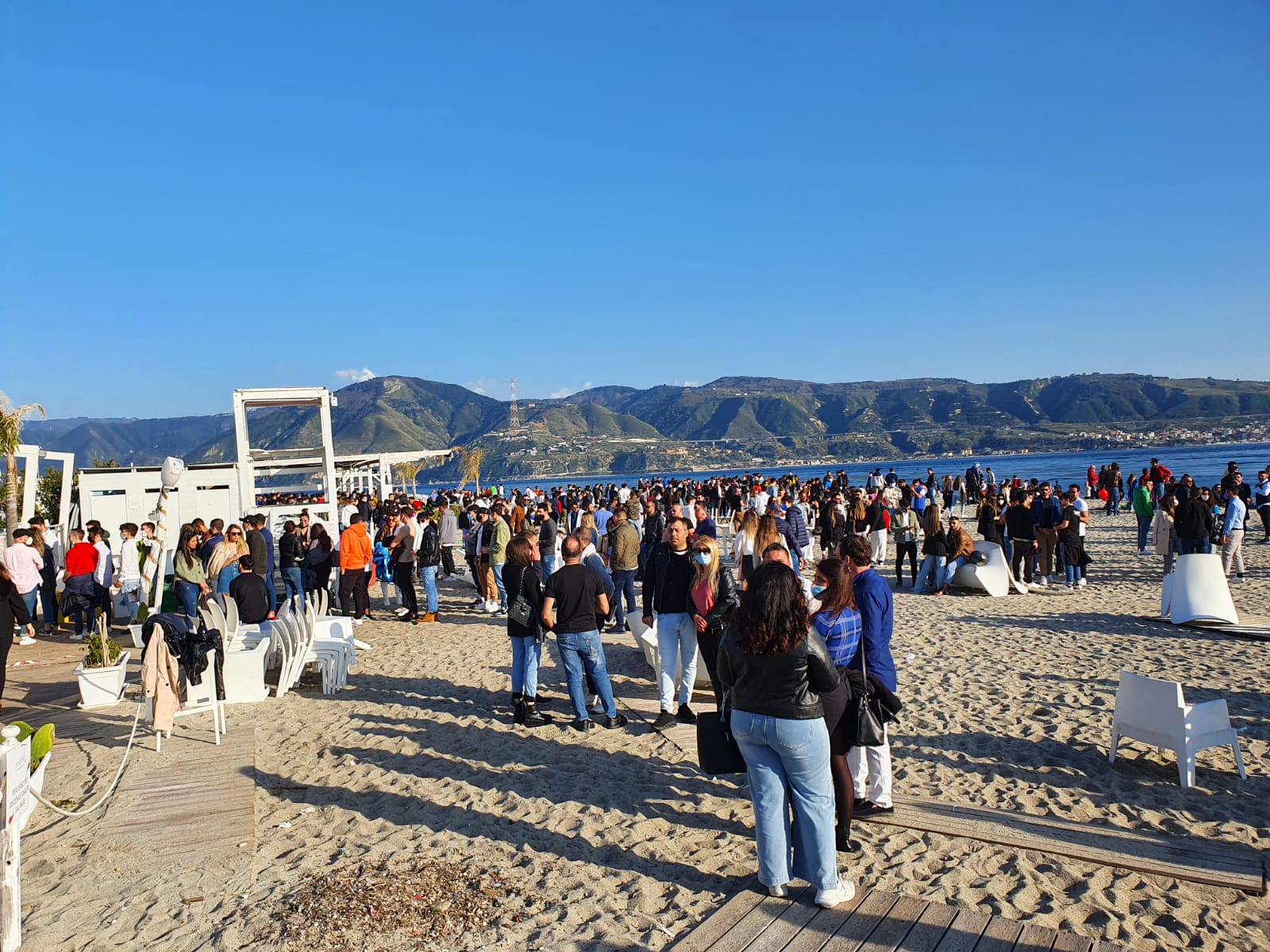 Pasquetta anticipata, che caos a Capo Peloro