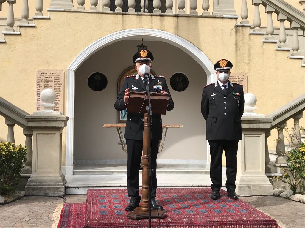 Cc, visita del gen. Luzi che ricorda le vittime dell’Arma