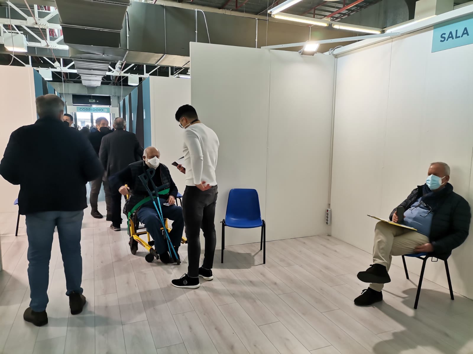 Vaccini, dalle 15 si riparte con l’Astrazeneca