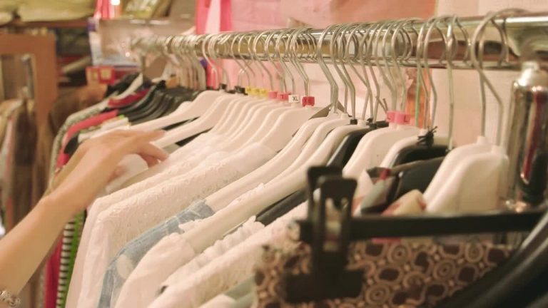 A febbraio export in calo su base annua