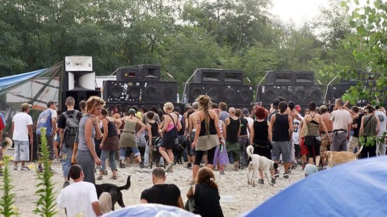 Scoperto rave party, denunce a raffica