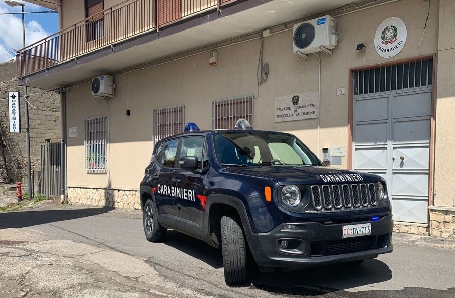 Rubano 50 litri di olio d’oliva, tre arresti a Roccella Valdemone