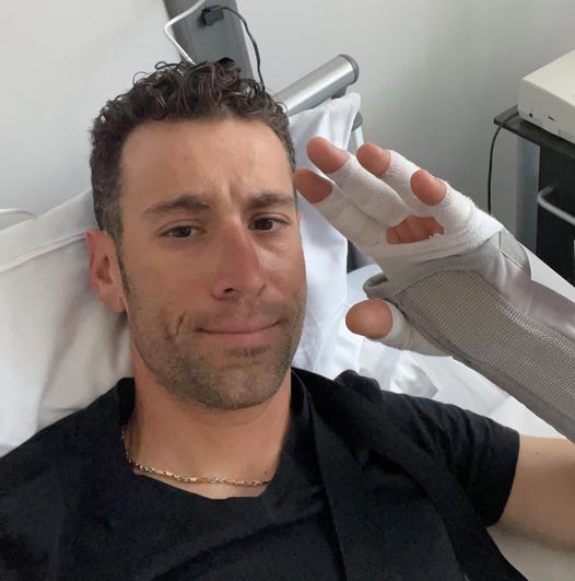 Nibali cade e si rompe il polso, Giro d’Italia a rischio
