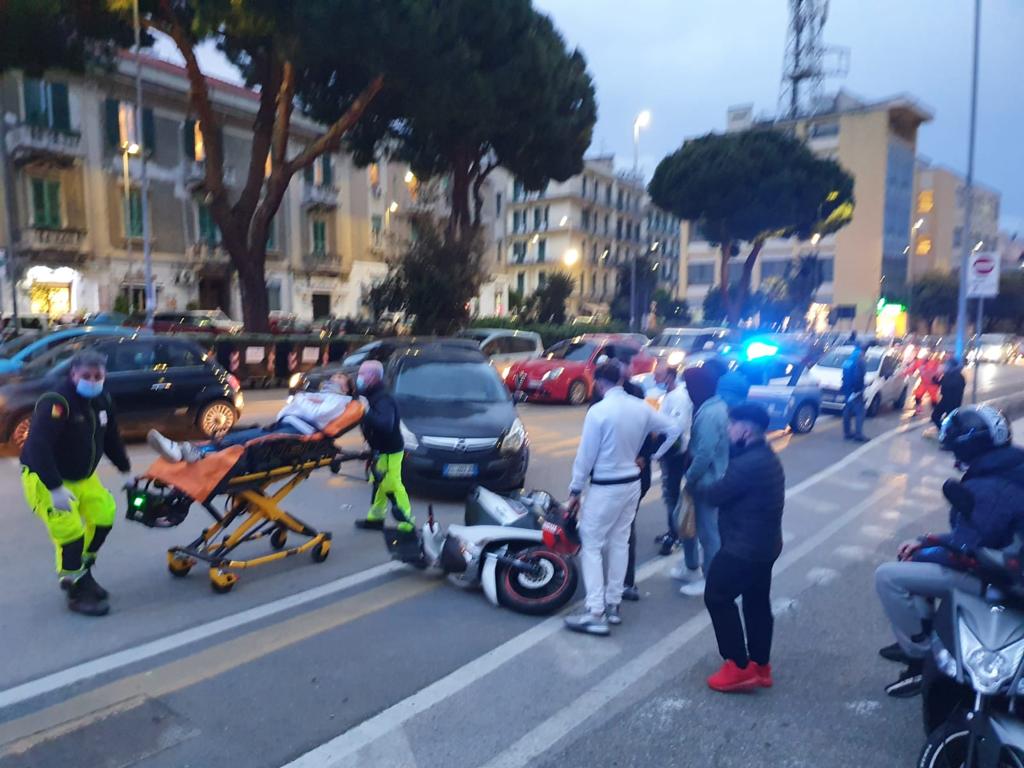 Corso Cavour, scontro tra auto e scooter