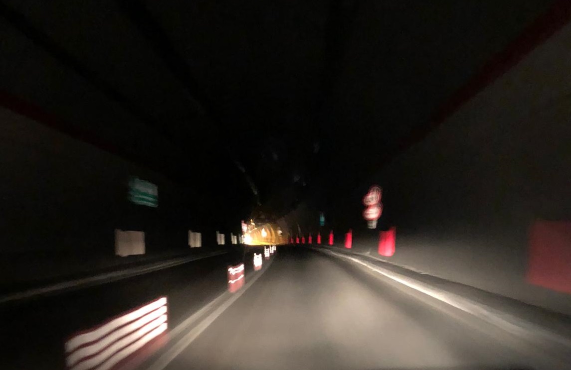 Un black out tira l’altro, galleria “San Jachiddu” al buio