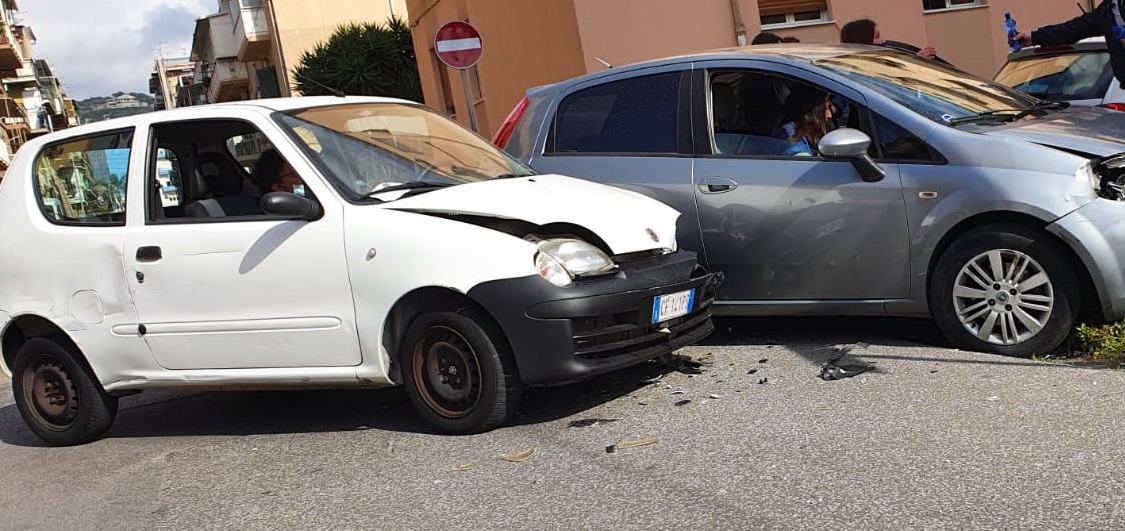 Scontro in via Liguria, due feriti lievi