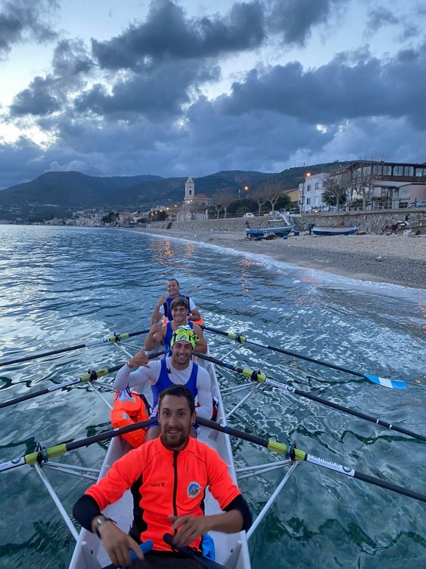 CANOTTAGGIO – CC Peloro a supporto di Elia Origoni nella traversata dello Stretto