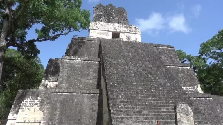 Guatemala, a Tikal le piramidi dei Maya