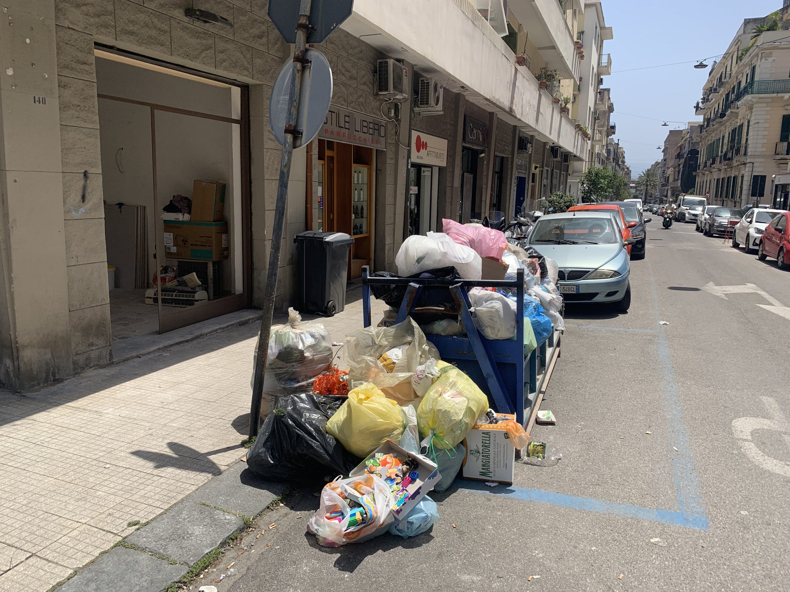 La città è un letamaio, intervenga il prefetto