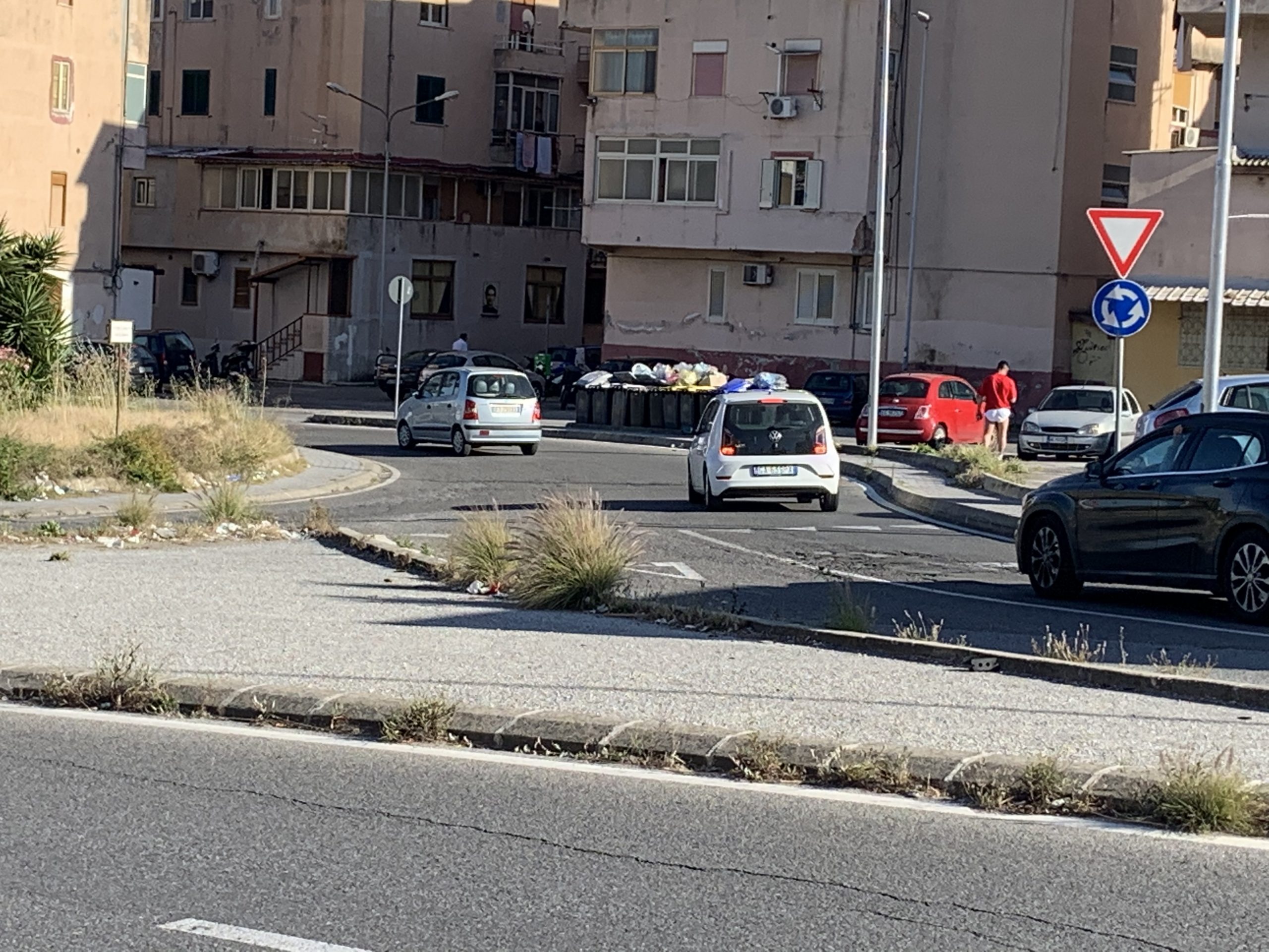 Bucalo: “Il sindaco canta e Giostra è sommersa di spazzatura”