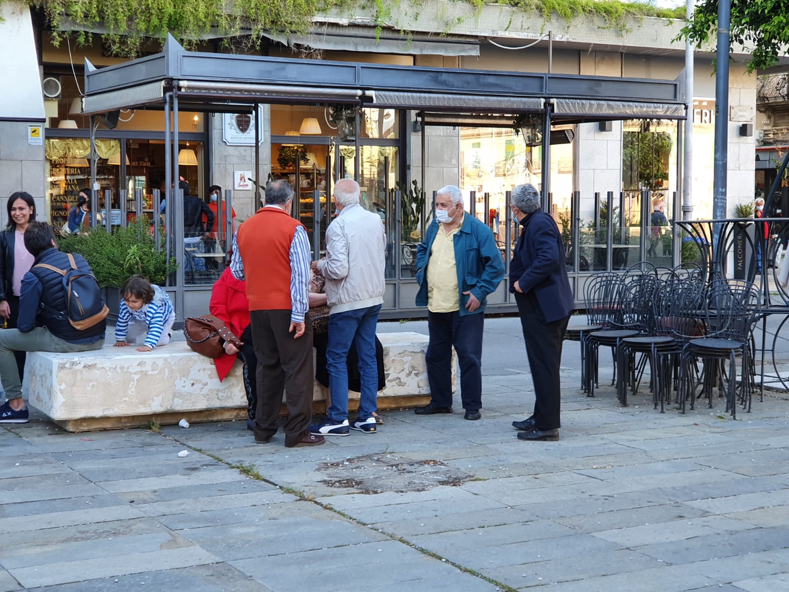 Sicilia in giallo, ripartono bar e ristoranti
