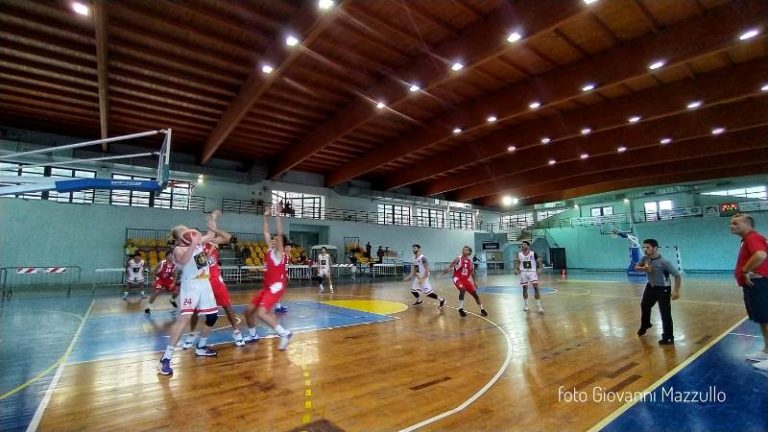 BASKET – Gold & Gold Messina batte Cus Catania e vola ai play-off