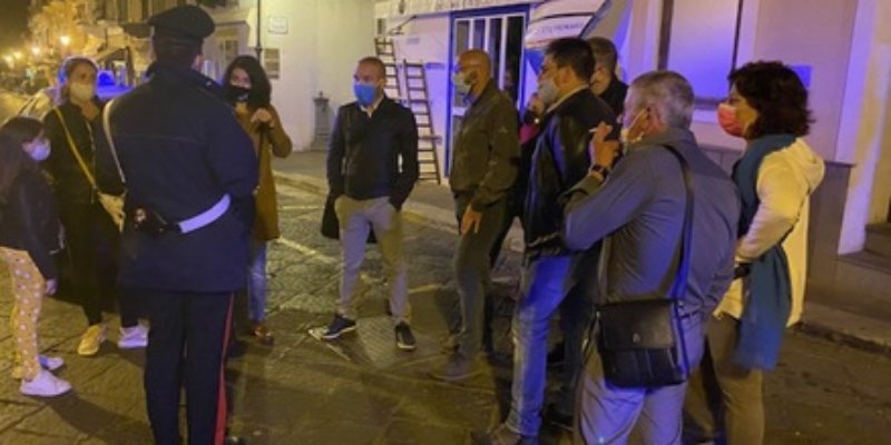 Lipari grida: “No al coprifuoco dalle ore 22”
