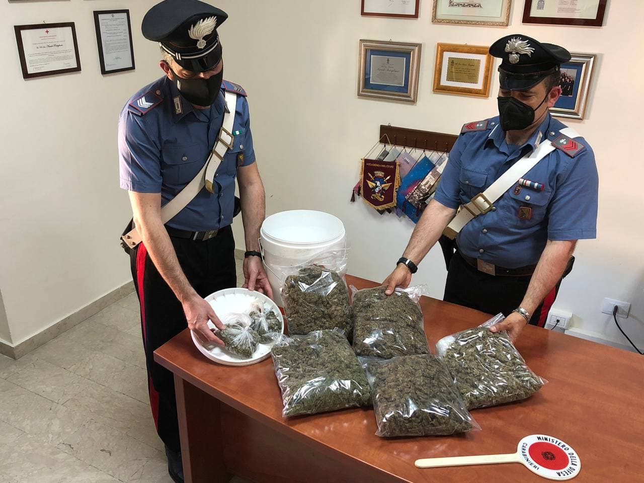 Spaccio di marijuana, coniugi arrestati a Giostra