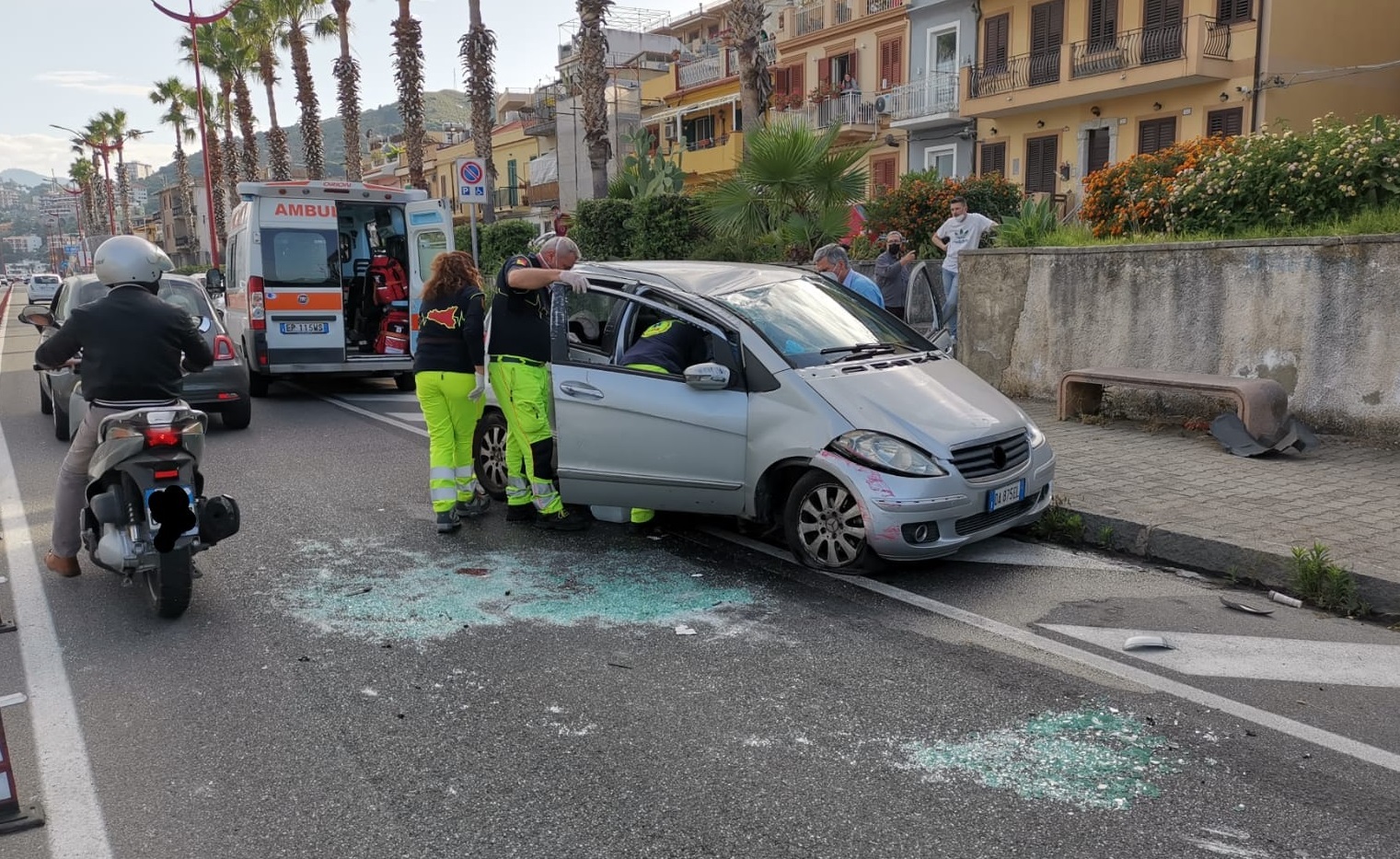 Auto si ribalta, due anziani feriti a Contemplazione