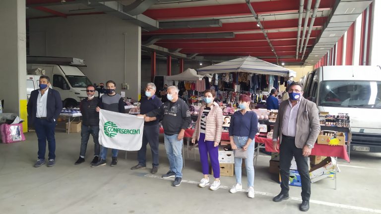 Mercato settimanale nel parcheggio di “Porta Catania”