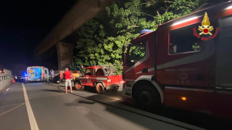 Auto si ribalta: due feriti a Letojanni