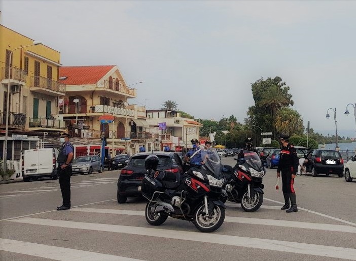 Controlli dei Cc, tre arresti