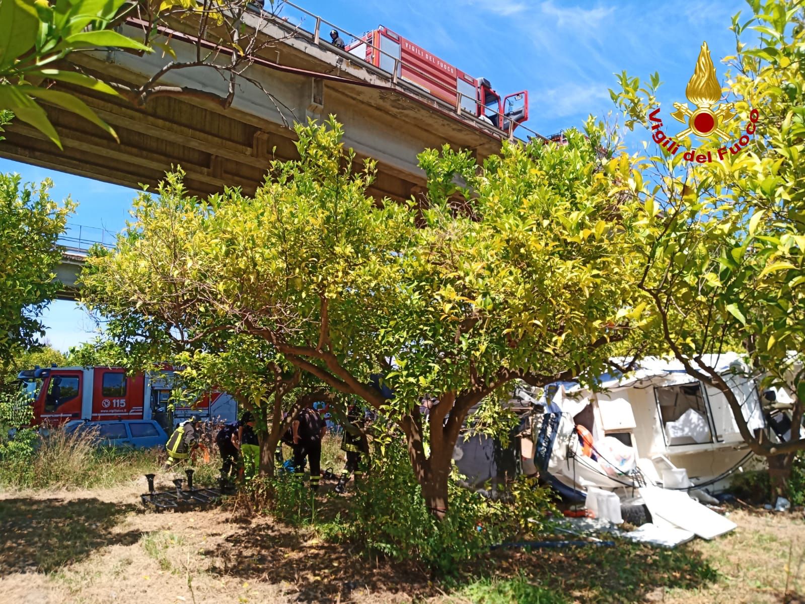 Auto vola dal viadotto,un morto ed un ferito grave sull’A20