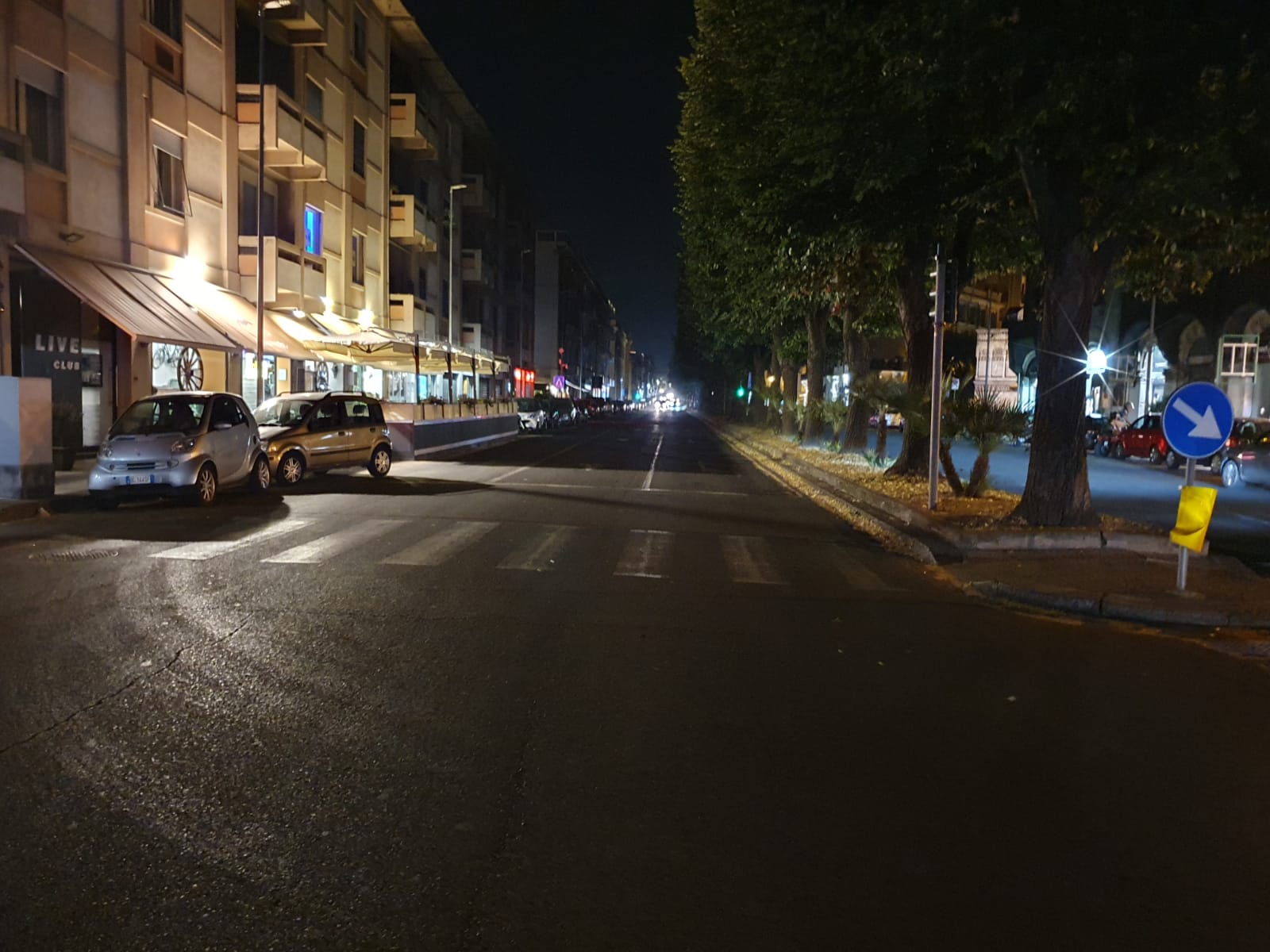 Via Garibaldi piomba nel buio