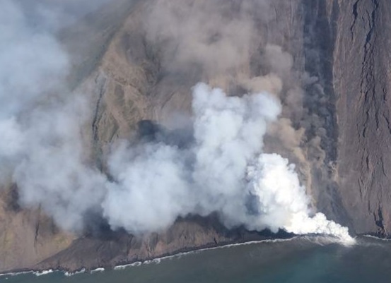 Eruzione a Stromboli, flusso nella Sciara del fuoco