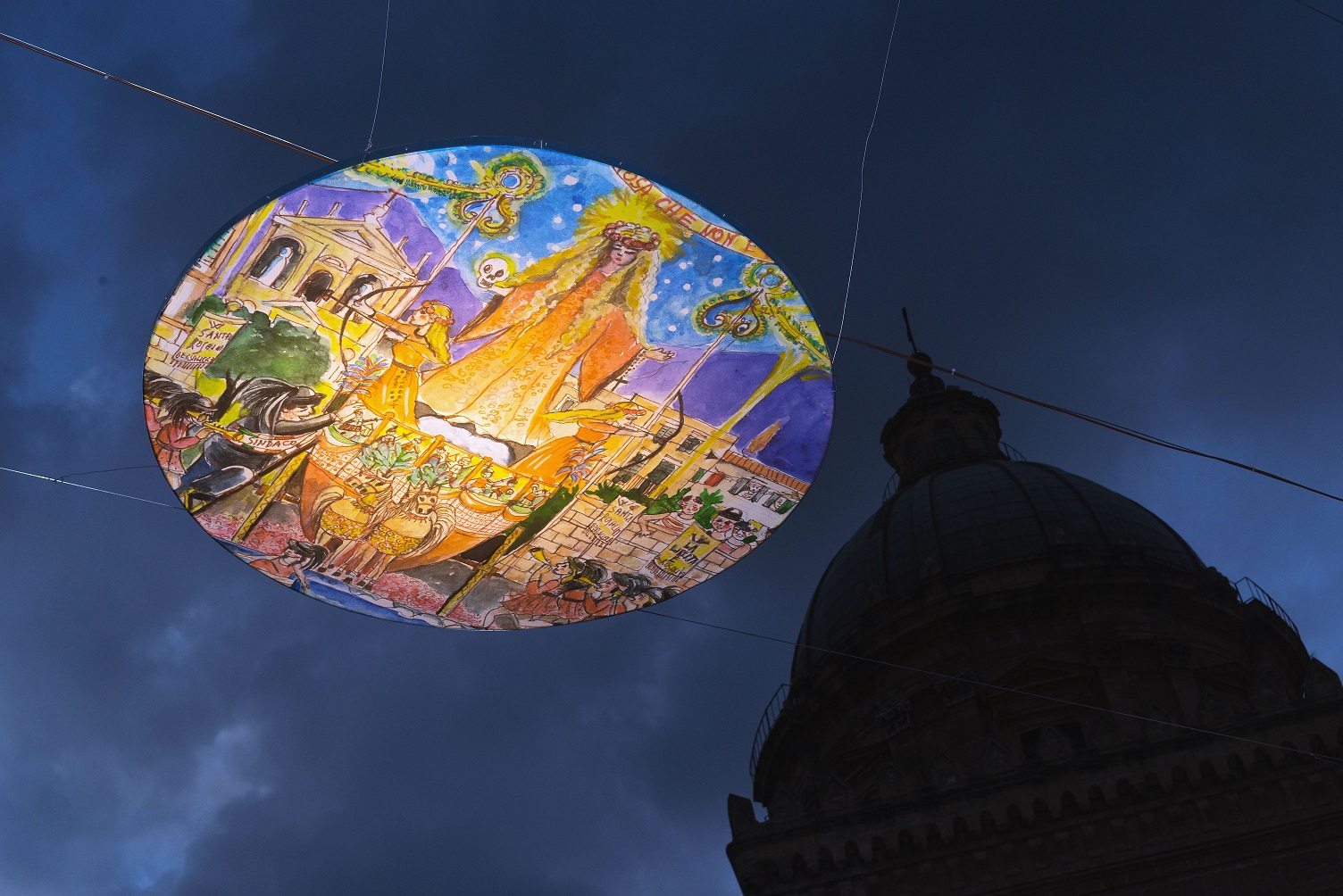 Cubi e cerchi sospesi su sagrato Cattedrale comaggio a Santa Rosalia