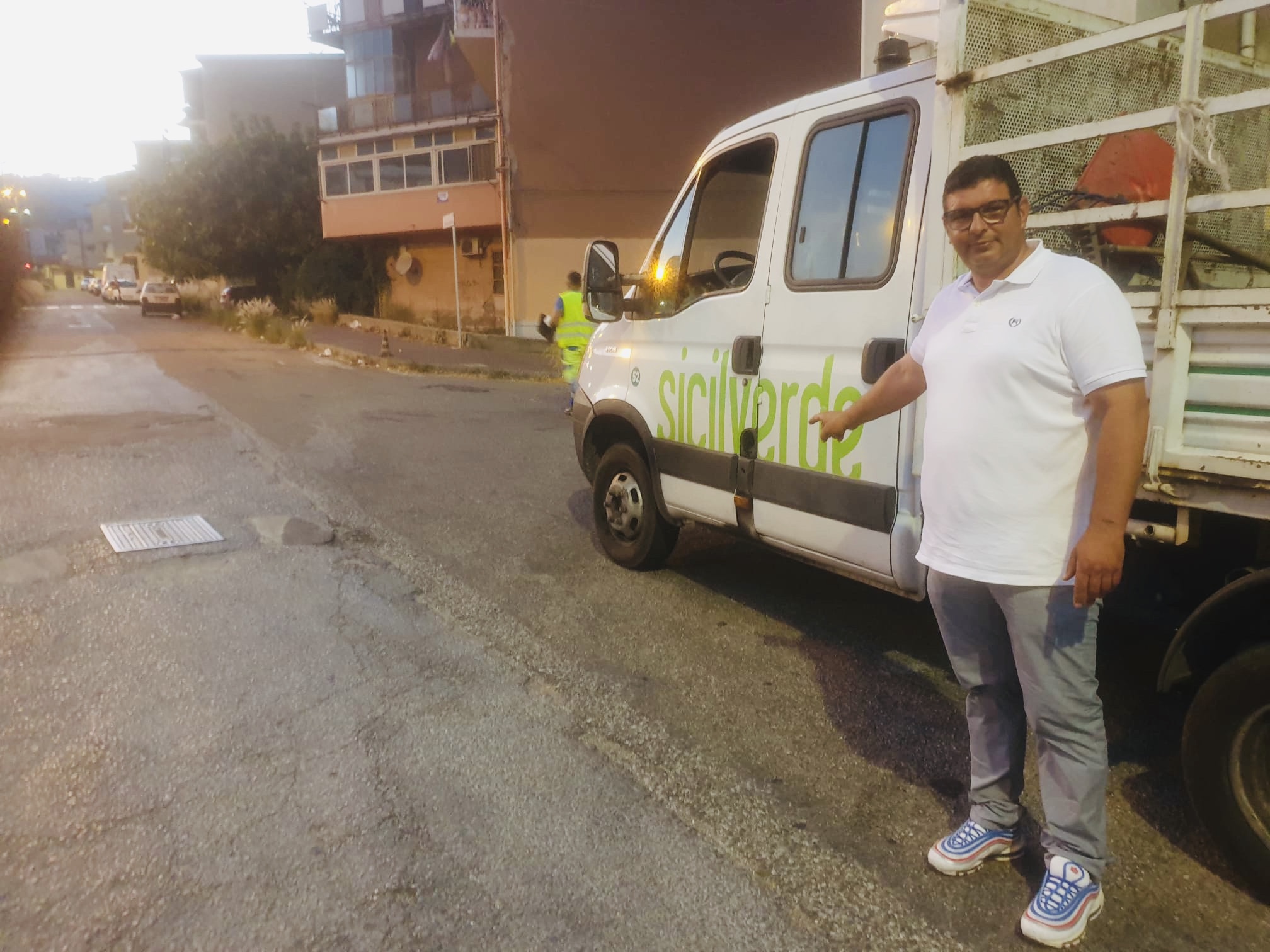 Viale Giostra, via alla scerbatura