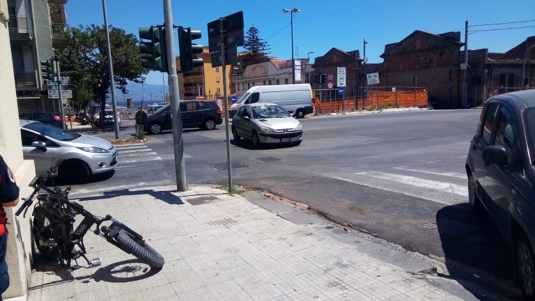 Scontro auto-bici, c’è un ferito