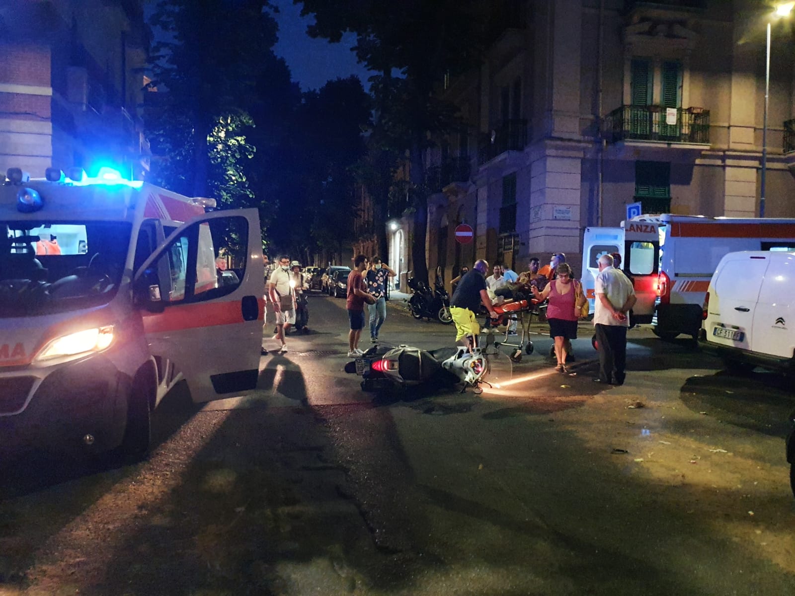 Scontro moto-scooter, due feriti