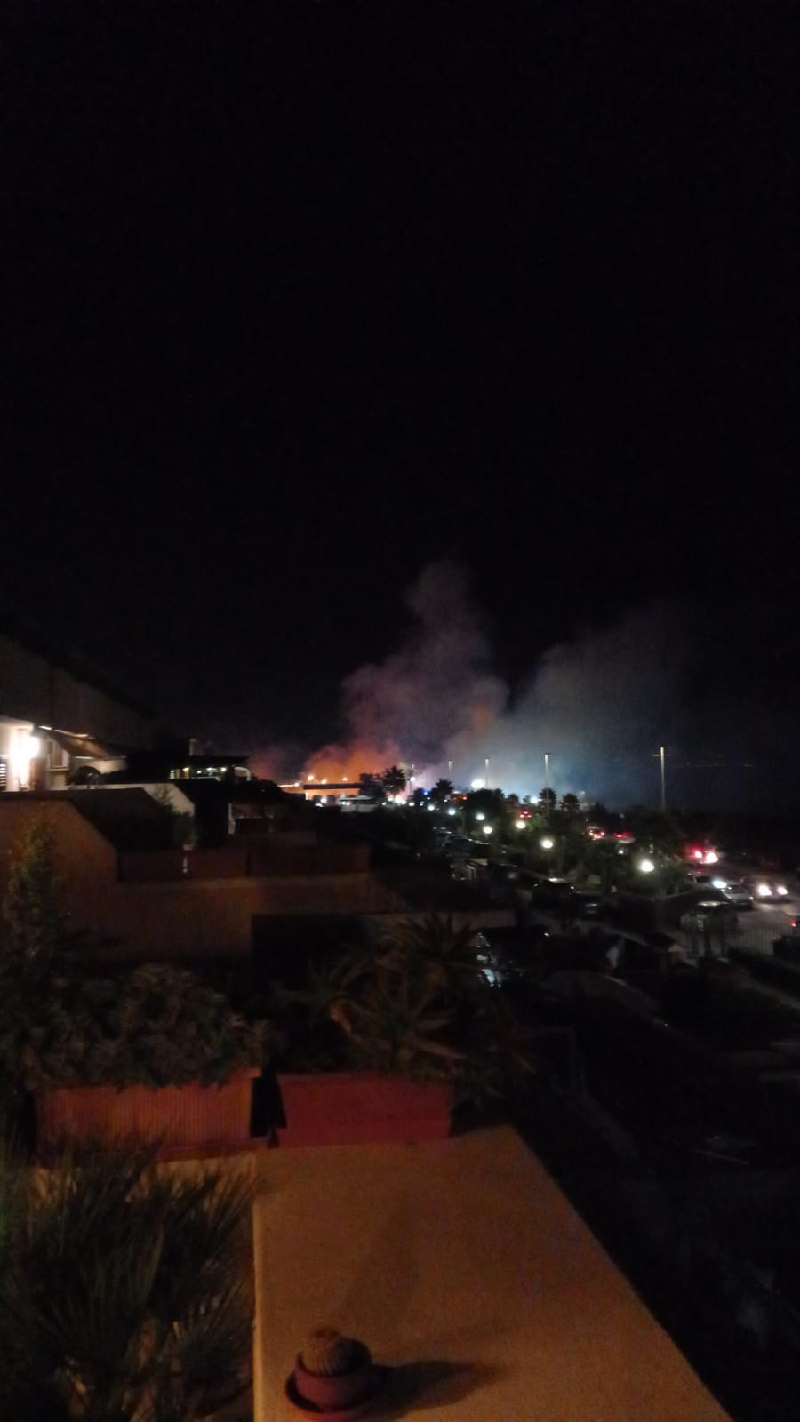 Santa Margherita, incendio lambisce il lungomare