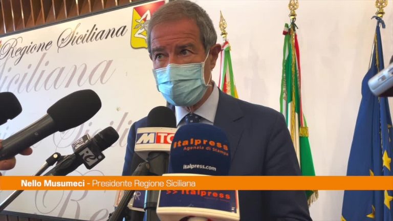 Cenere dell’Etna, Musumeci: “Stanziati primi 8 mln per le spese dei comuni” di